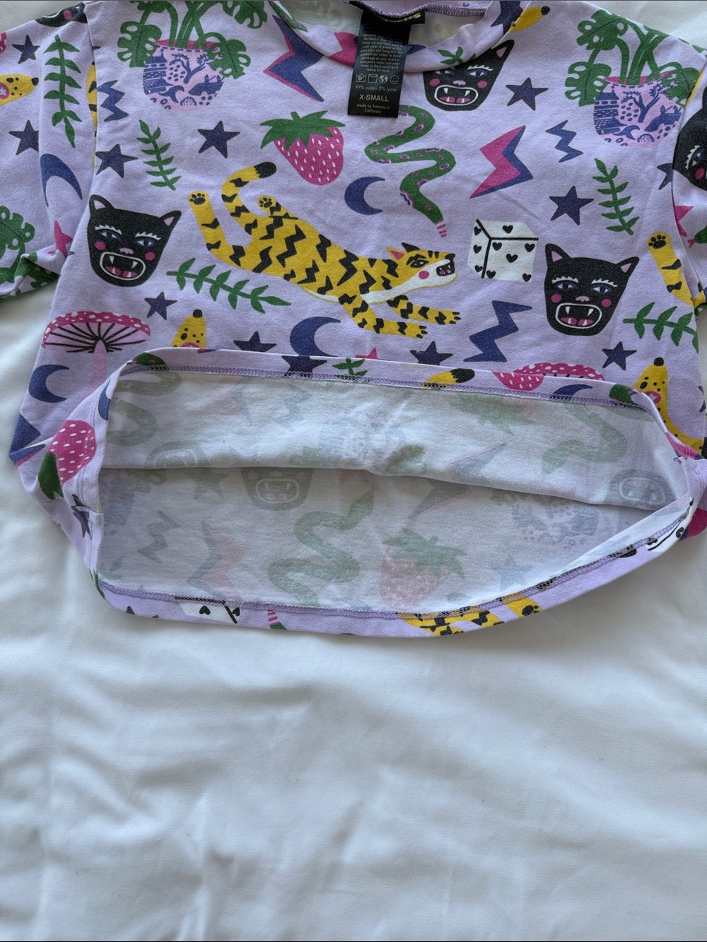 Nooworks Lavender Graphic Cropped Tee with Multicolor Prints - Picture 5 of 7